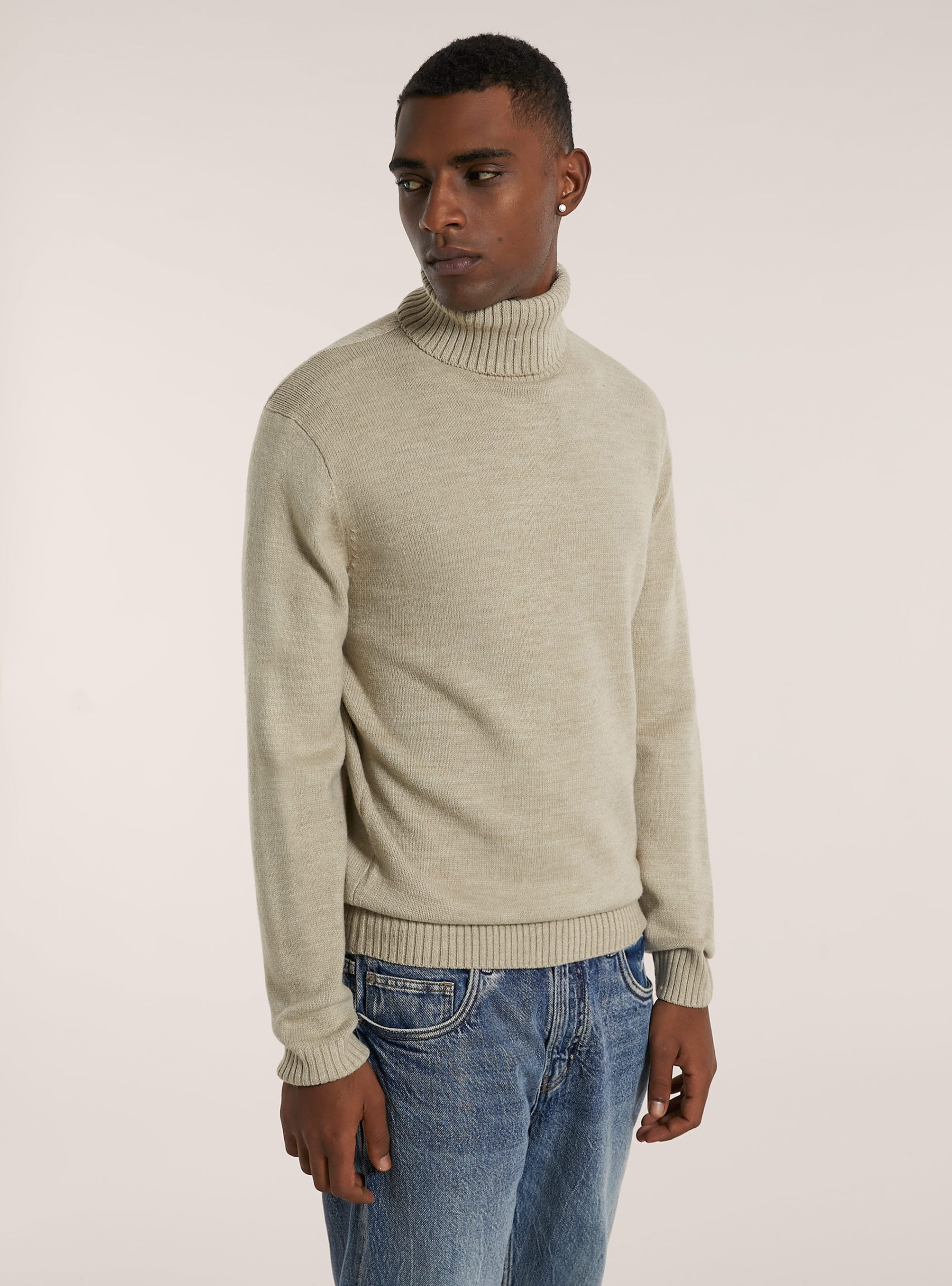 maglione-a-collo-alto-270qro-1.jpg